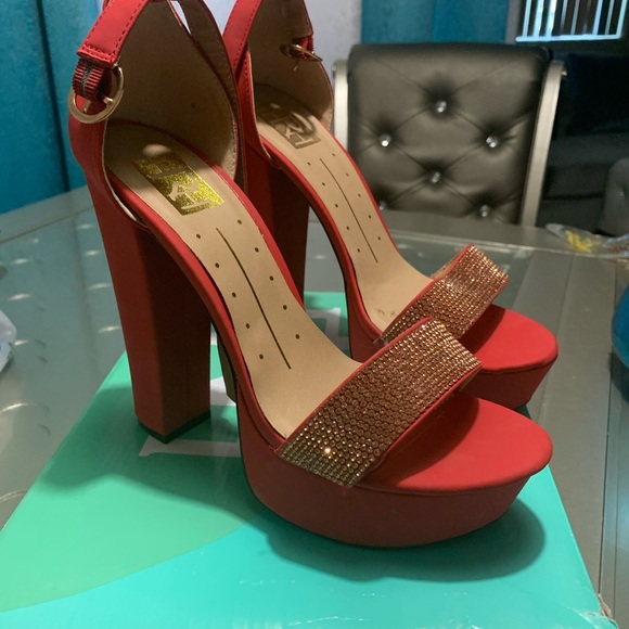 Red heels - Picture 2 of 2
